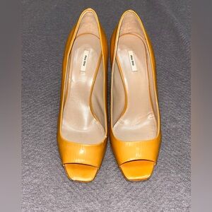 Miu miu yellow Calzature Donna patent leather peep toe 4” pumps heels 37.5 or 7